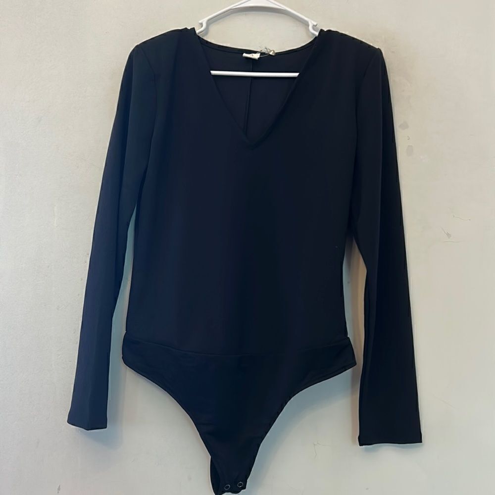 Joie black long sleeve V neckline bodysuit Size M New
